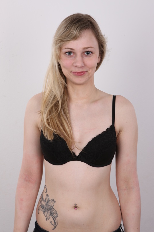 6. Download full pics of Renata (21) from czechcasting.com