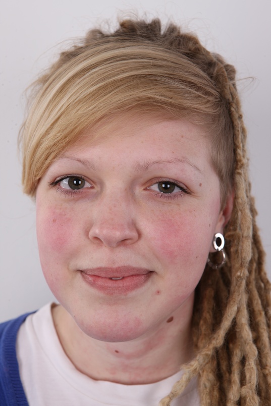 1. Download full pics of Katerina (23) from czechcasting.com