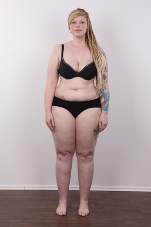 7. Download full pics of model Katerina (23) from czechcasting.com