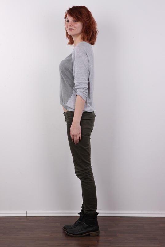 3. Download full pics of Viktorie (19) from czechcasting.com