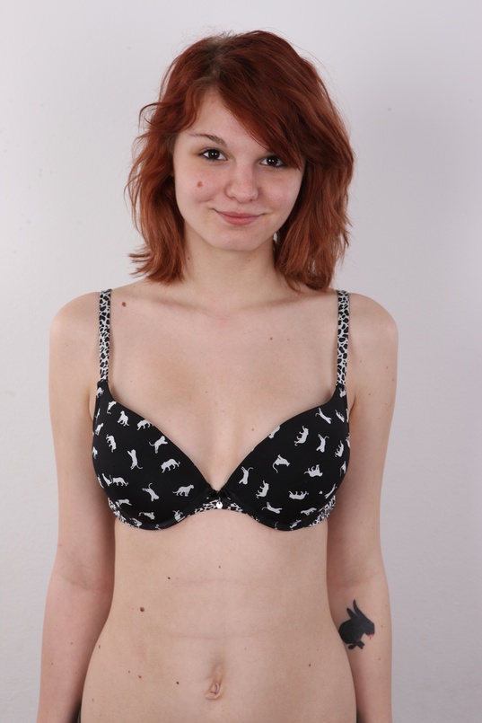 6. Download full pics of Viktorie (19) from czechcasting.com