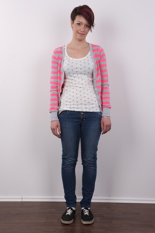 2. Download full pics of model Tereza (21) from czechcasting.com