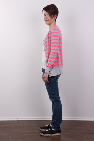 3. Download full pics of model Tereza (21) from czechcasting.com