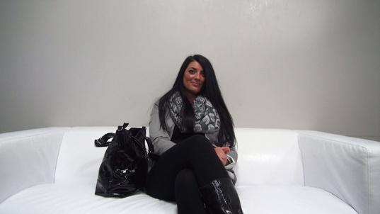 1. Download full pics of Aneta (27) from czechcasting.com