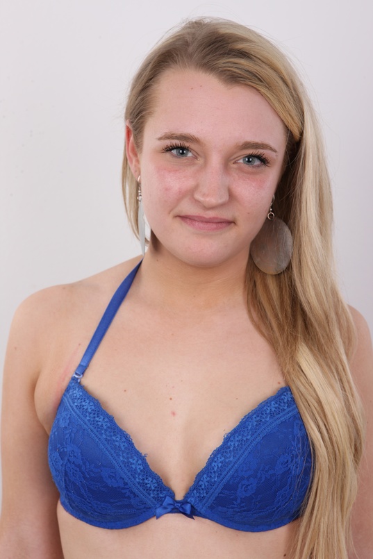 6. Download full pics of Lucie (21) from czechcasting.com