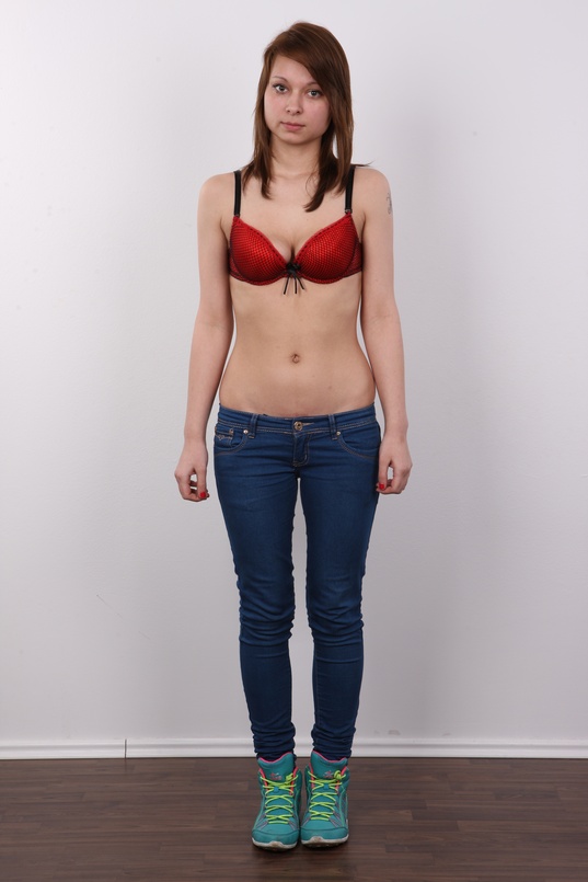 4. Download full pics of Barbora (18) from czechcasting.com