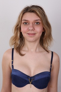 6. Download full pics of Ivana (18) from czechcasting.com