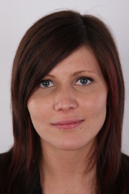 1. Download full pics of Daniela (23) from czechcasting.com