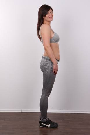 5. Download full pics of model Daniela (23) from czechcasting.com