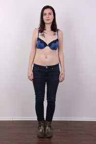 4. Download full pics of Veronika (22) from czechcasting.com