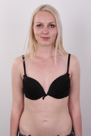 6. Download full pics of model Kamila (21) from czechcasting.com