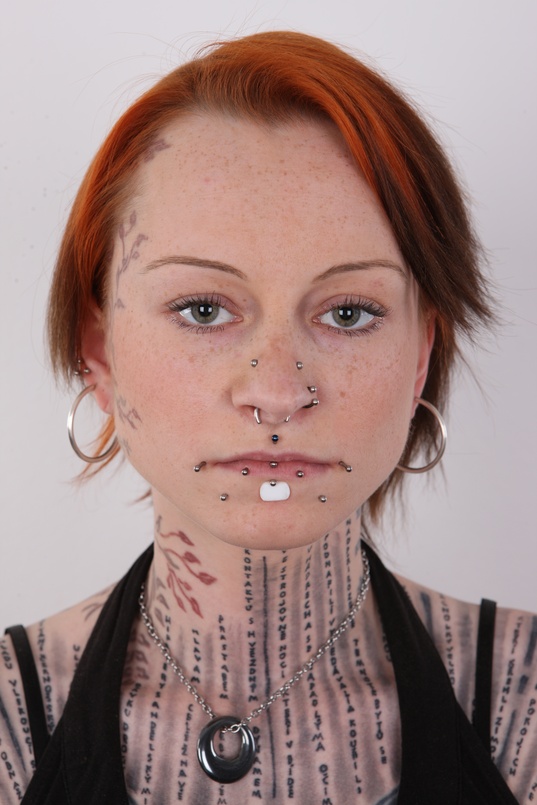 1. Download full pics of Tereza (26) from czechcasting.com