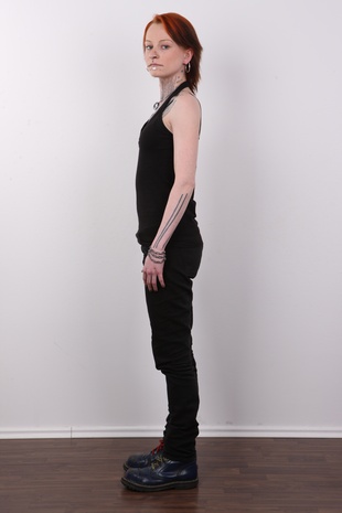 3. Download full pics of model Tereza (26) from czechcasting.com