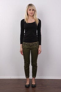 2. Download full pics of Erika (21) from czechcasting.com