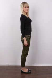 1. Download full pics of Erika (21) from czechcasting.com