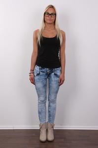 2. Download full pics of Misa (19) from czechcasting.com