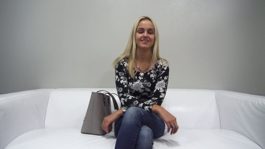 1. Download full pics of Veronika (20) from czechcasting.com