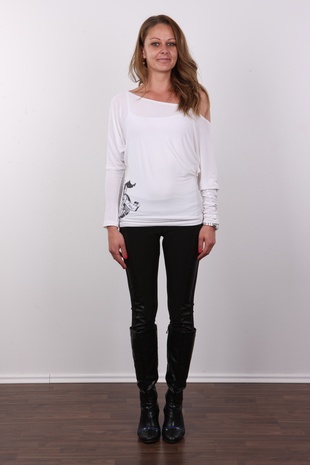 2. Download full pics of model Petra (30) from czechcasting.com