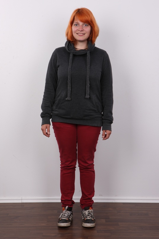 2. Download full pics of Sarka (18) from czechcasting.com