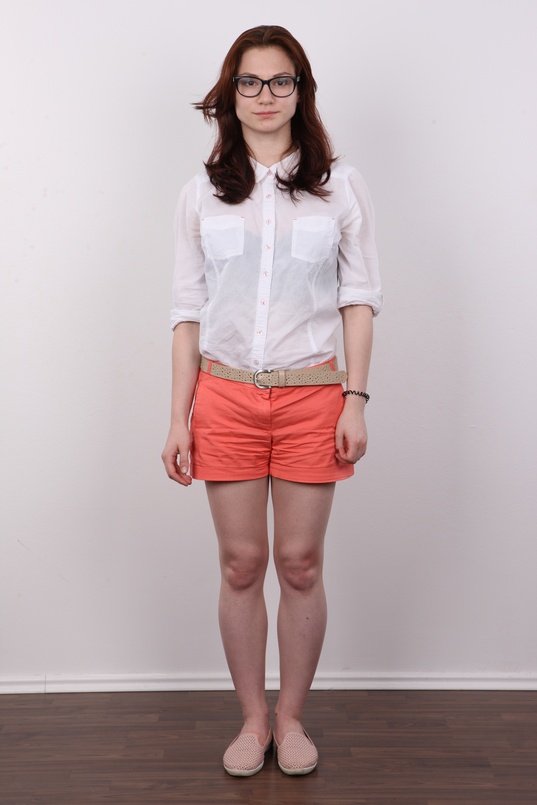 2. Download full pics of Nada (19) from czechcasting.com