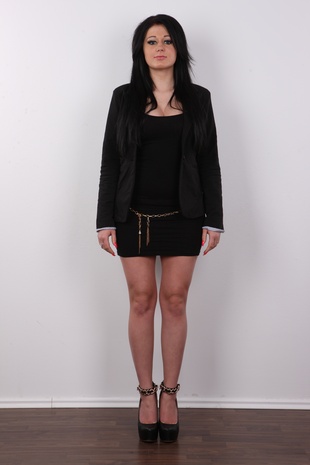 2. Download full pics of model Eva (19) from czechcasting.com