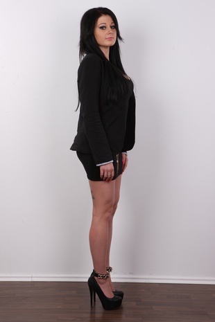3. Download full pics of model Eva (19) from czechcasting.com