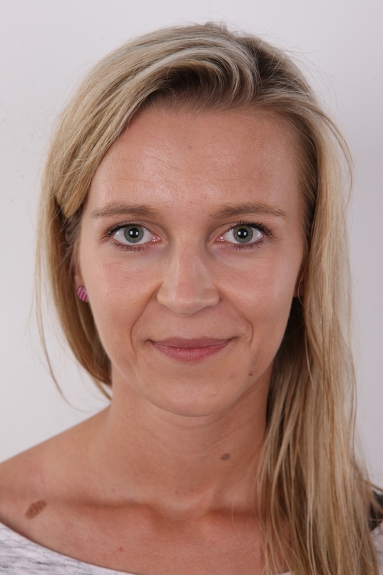 1. Download full pics of Lenka (26) from czechcasting.com