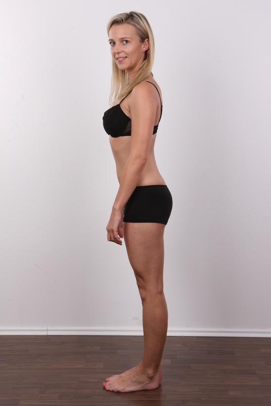 7. Download full pics of Lenka (26) from czechcasting.com