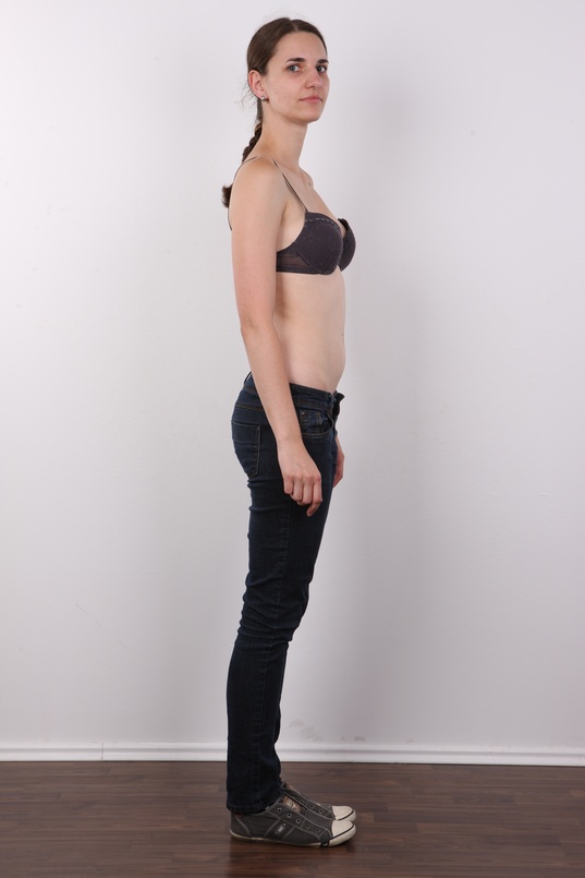 5. Download full pics of Eliska (25) from czechcasting.com