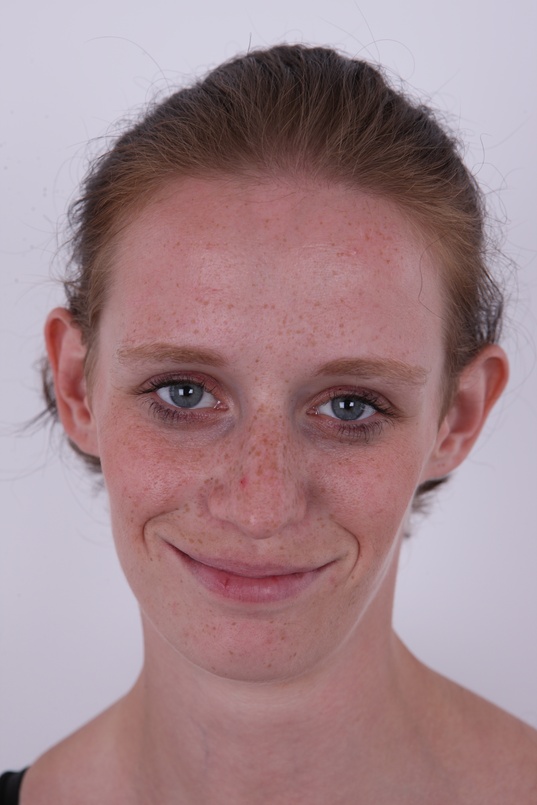 1. Download full pics of Monika (25) from czechcasting.com