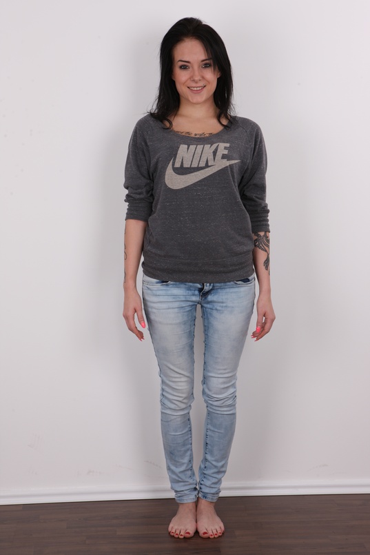 2. Download full pics of Miroslava (18) from czechcasting.com