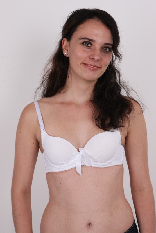 5. Download full pics of Gabriela (27) from czechcasting.com