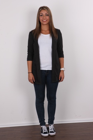 2. Download full pics of model Dominika (18) from czechcasting.com