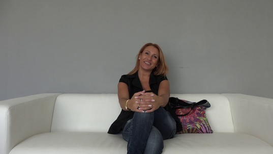 1. Download full pics of Eva (35) from czechcasting.com