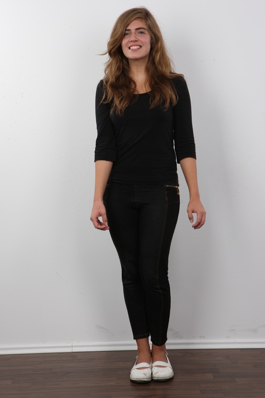 2. Download full pics of Tereza (25) from czechcasting.com