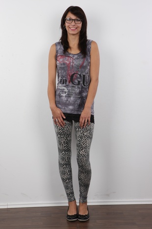 2. Download full pics of model Klara (20) from czechcasting.com