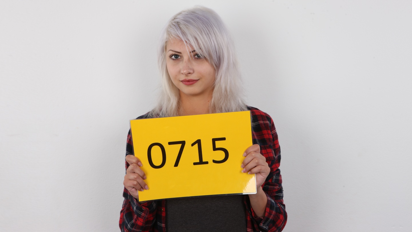 Julie (21)