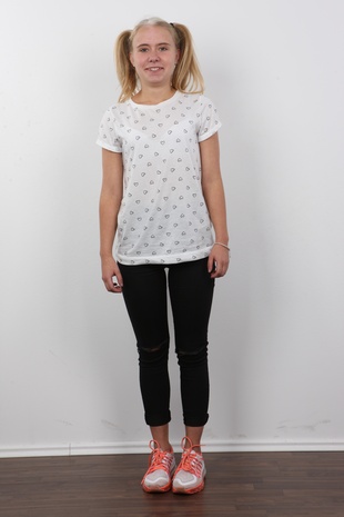 2. Download full pics of model Kristyna (18) from czechcasting.com