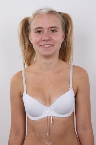 8. Download full pics of model Kristyna (18) from czechcasting.com