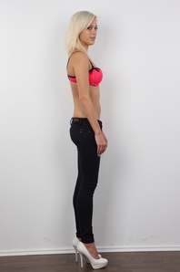 4. Download full pics of Nikola (18) from czechcasting.com