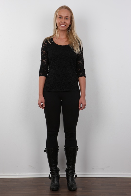 2. Download full pics of Dominika (20) from czechcasting.com