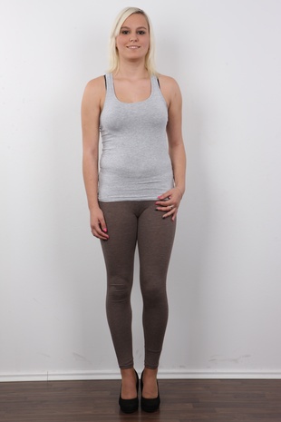 2. Download full pics of model Kristyna (21) from czechcasting.com