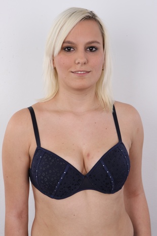 3. Download full pics of model Kristyna (21) from czechcasting.com