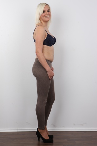 5. Download full pics of model Kristyna (21) from czechcasting.com