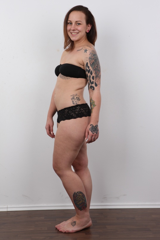 4. Download full pics of Jana (24) from czechcasting.com