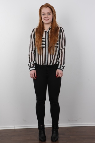 2. Download full pics of model Eliska (18) from czechcasting.com