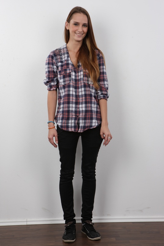 2. Download full pics of Veronika (21) from czechcasting.com