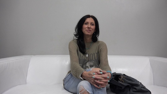 1. Download full pics of Veronika (42) from czechcasting.com