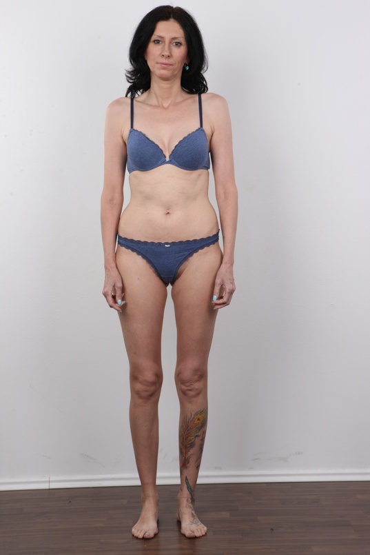 7. Download full pics of Veronika (42) from czechcasting.com