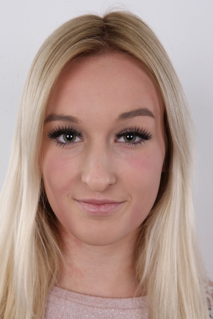 1. Download full pics of model Karolina (18) from czechcasting.com
